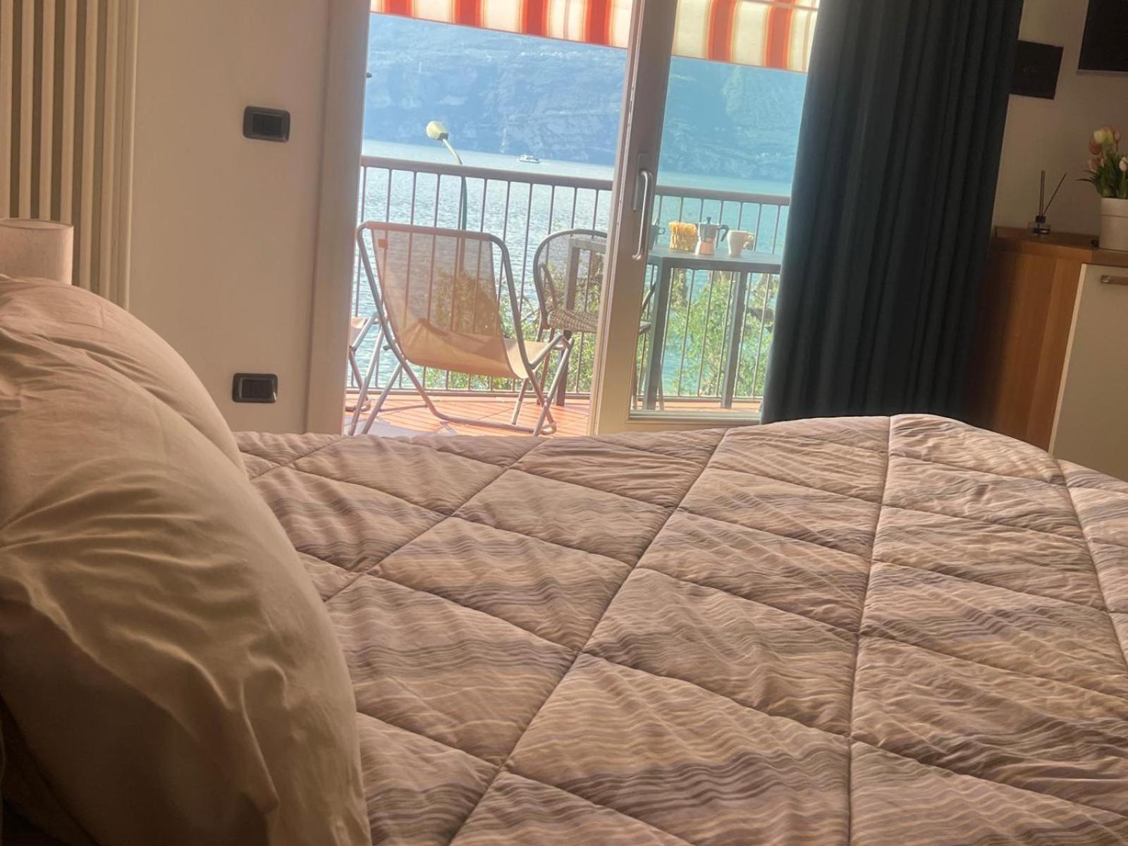 Residence Villa Al Lido Brenzone sul Garda Exteriör bild